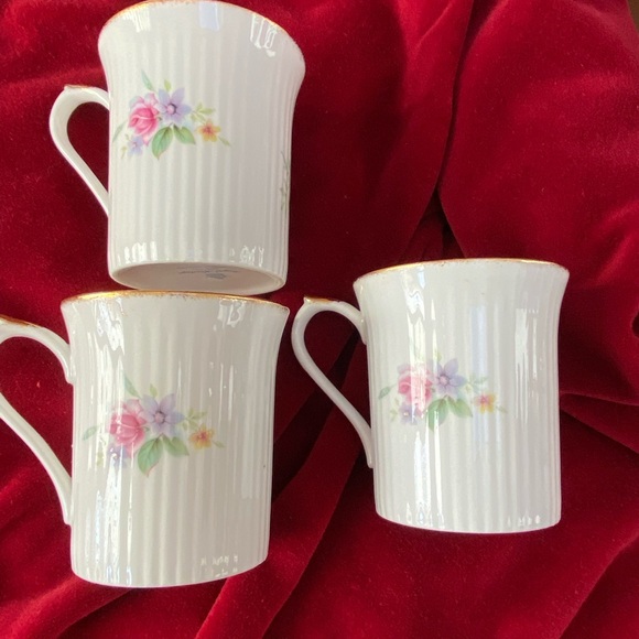 3 English Royal Heritage mugs - Picture 2 of 8